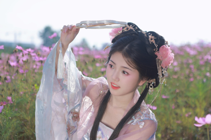 奇怪的她